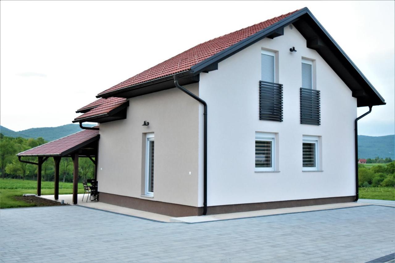 Guest House Tonka Otocsán Kültér fotó