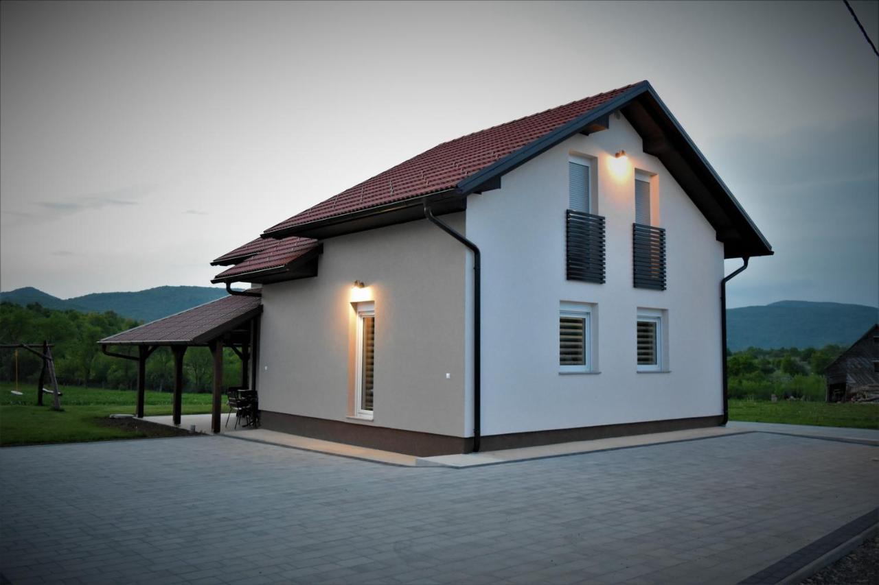 Guest House Tonka Otocsán Kültér fotó