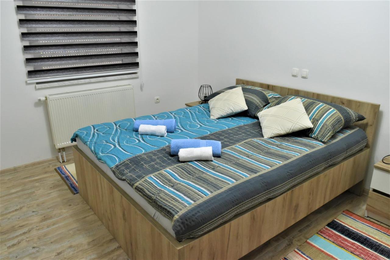 Guest House Tonka Otocsán Kültér fotó