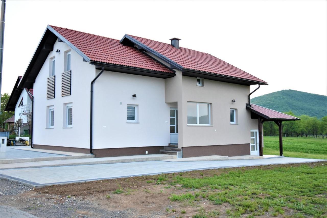 Guest House Tonka Otocsán Kültér fotó